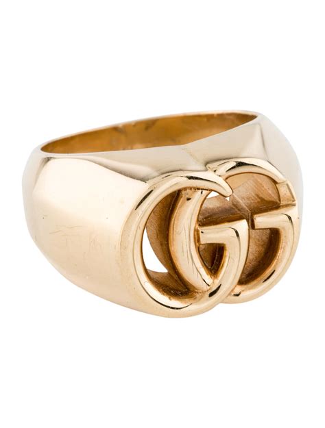 gucci signet ring gold|gucci men rings.